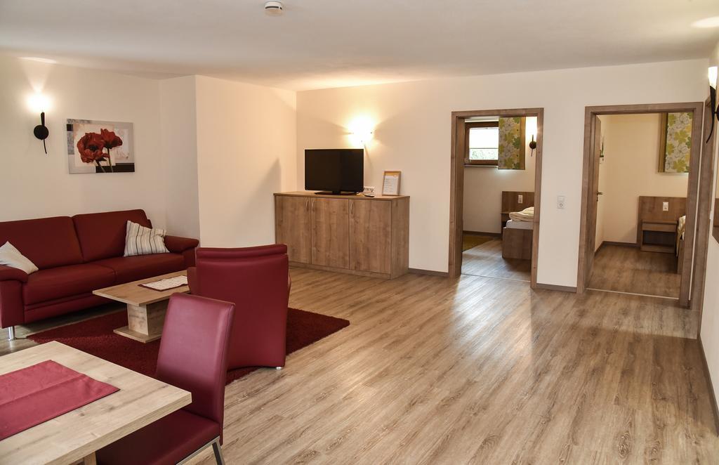 Landhotel Zum Adler Oberbechingen Buitenkant foto