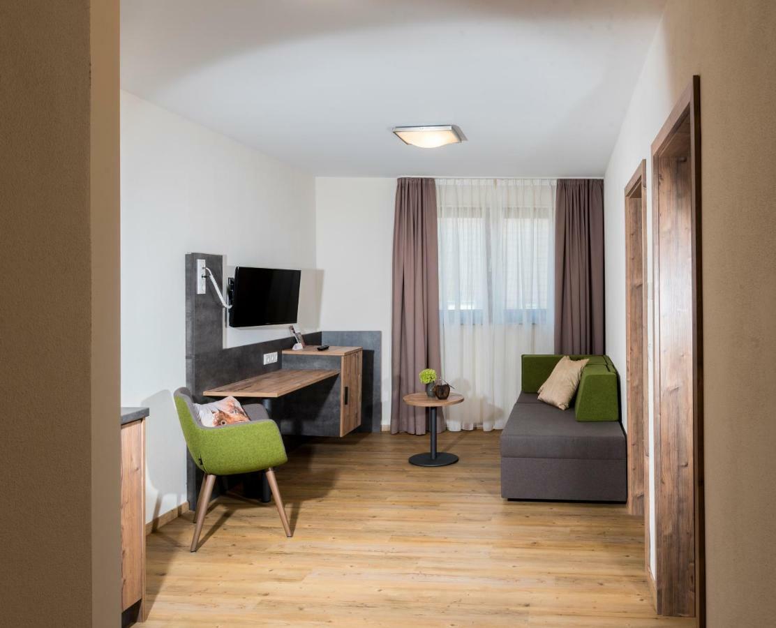Landhotel Zum Adler Oberbechingen Buitenkant foto