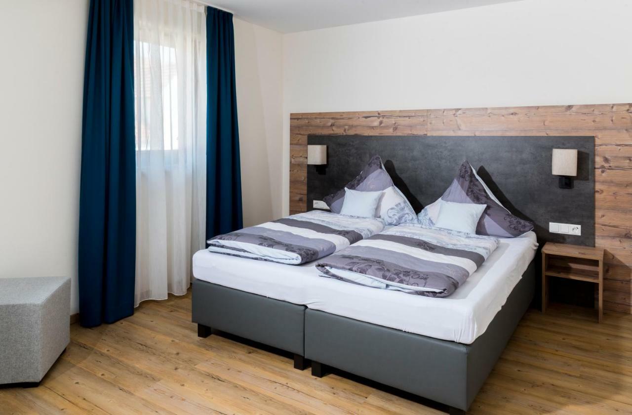 Landhotel Zum Adler Oberbechingen Buitenkant foto